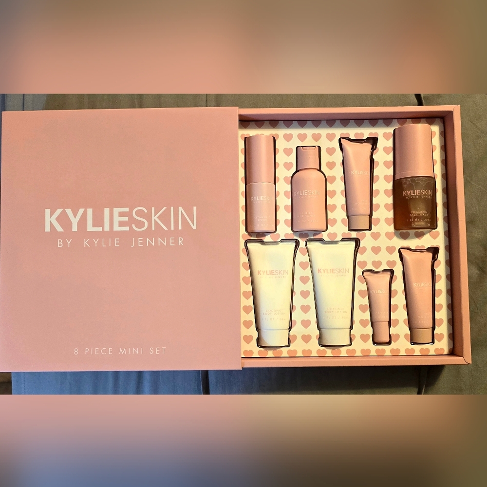 Kylie Skin Limited Edition 8-PIECE MINI SET